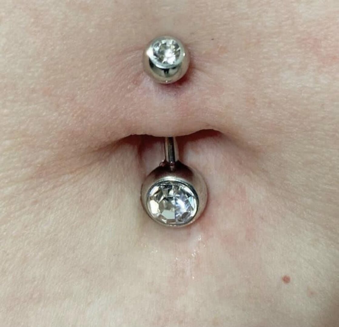 A close up of the bottom of a person 's belly button.